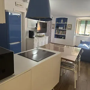 https://appartamento-in-centro-storico-porto-azzurro.it-tuscanyhotel.com